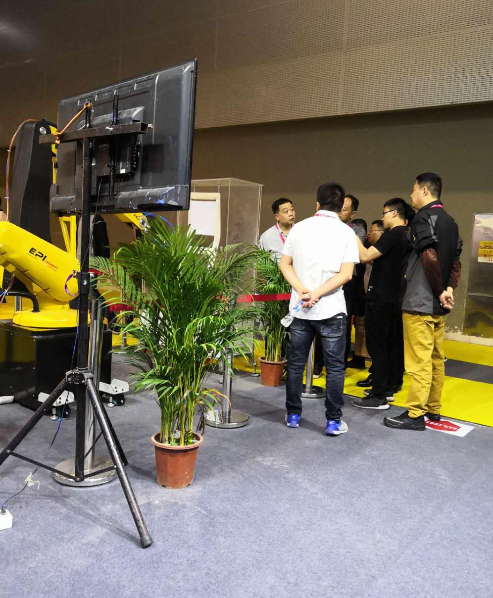賽摩艾普機器人